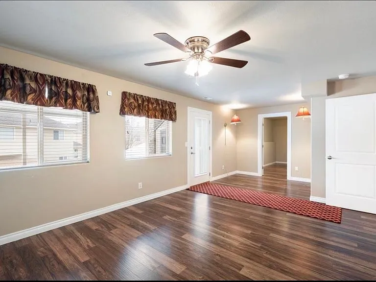 4819 N Emerald Ln — Photo 24