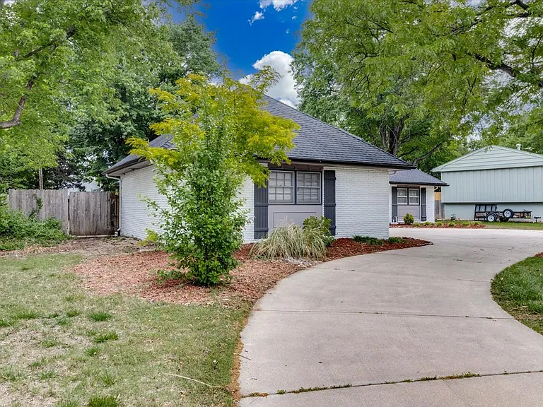 720 N Stratford Ln — Photo 36