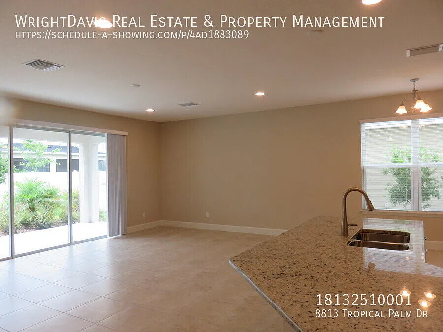 Spacious & stunning 4 bd/3.5 ba plus loft in The Palms at Citrus Park — Photo 4