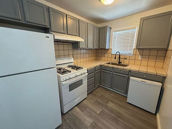 3rd image of 1672 E San Fernando St #2