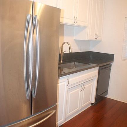 4th image of 1810 Camden Ave APT 4