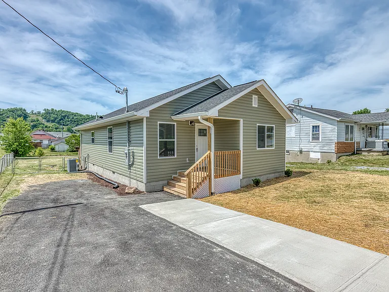 107 Bettie St — Photo 4