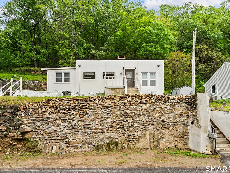 399 Hawthorne Ave — Photo 37