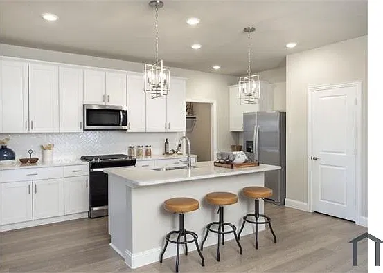 5 bed, 2357 sqft, $3,200 — Photo 3