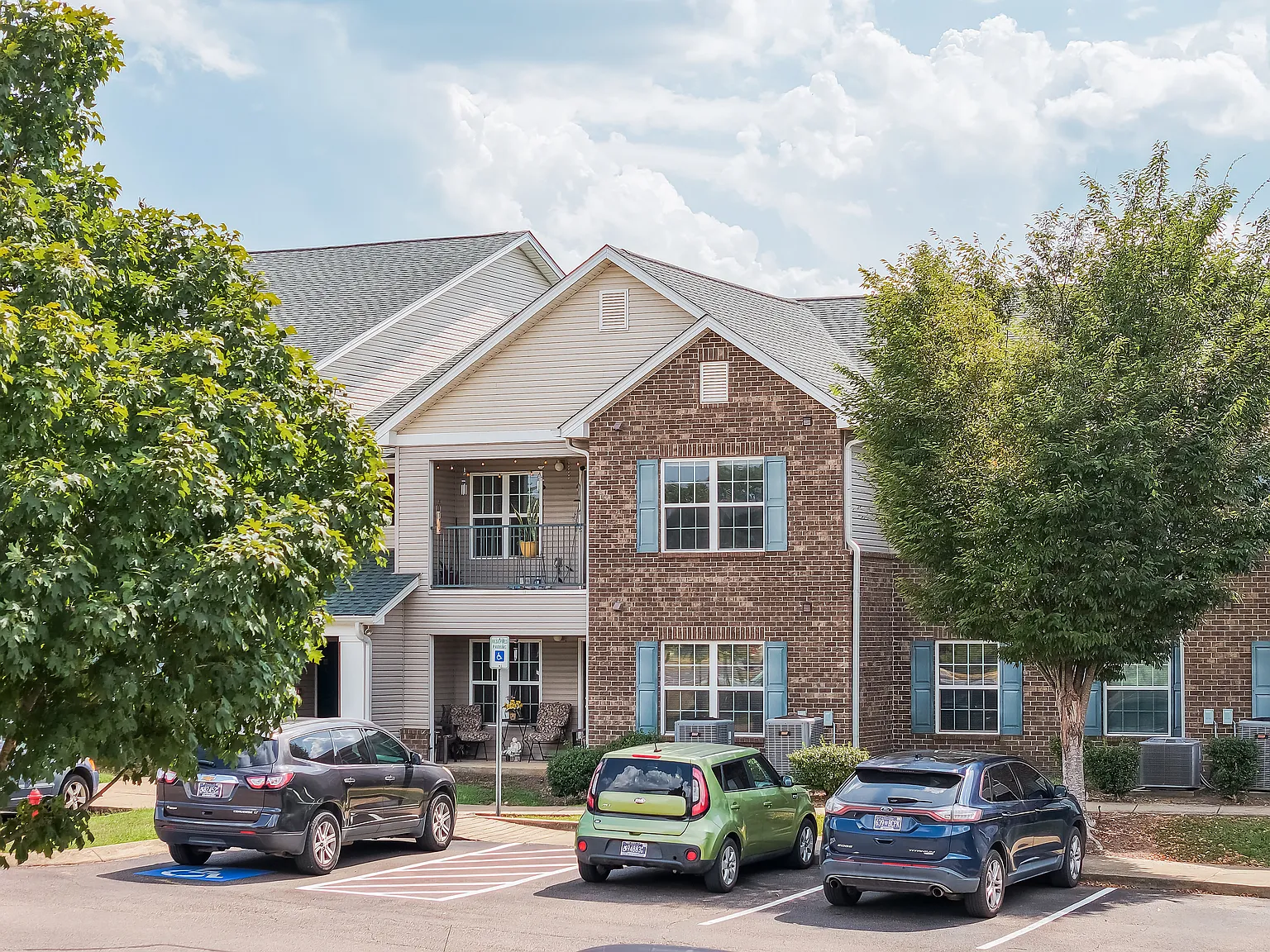 Rosewood Place Apartments — Photo 3