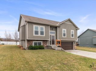 1103 SW 10th Ter, Oak Grove, MO 64075