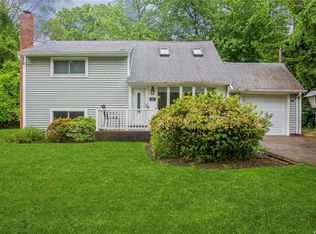 49 Hawthorne Rd, Kings Park, NY 11754