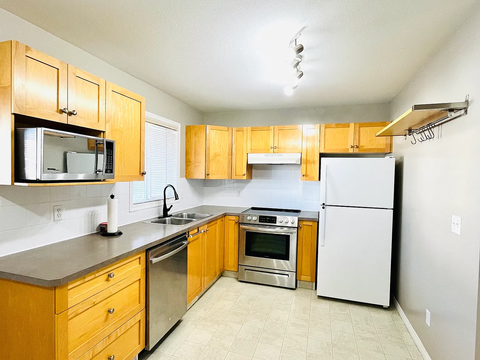 2 bed, 1.5 bath, $1,850 — Photo 4