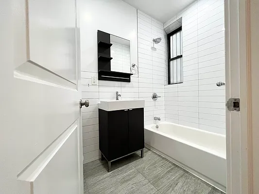 Rented by EastMount Realty LLC | media 24