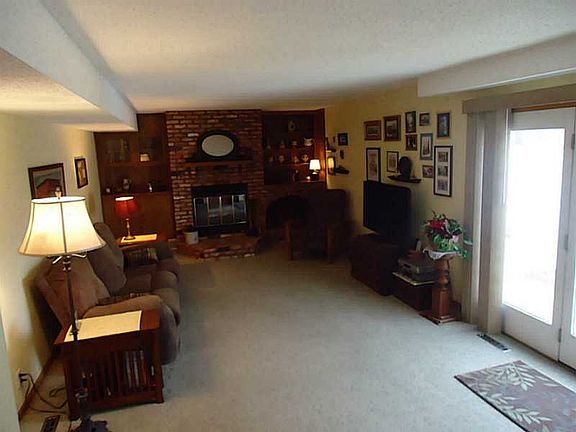 4th image of 310 Stone Hedge Dr NW