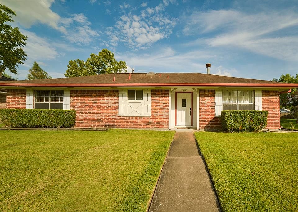 1st image of 2913 Shady Creek Dr