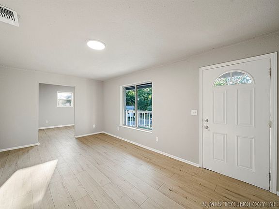 4th image of 1021 S Water St