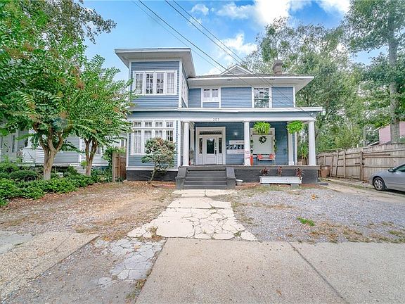 2nd image of 207 Michigan Ave