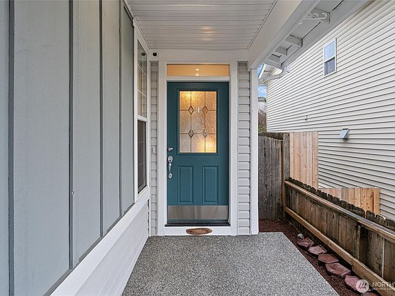 2nd image of 5036 NE 4th PL