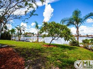427 Avalon Dr, Cape Coral, FL 33904
