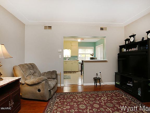 5th image of 7084 Clyde Park Ave SW