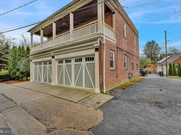 130 Flower Ln, Wyomissing, PA 19610