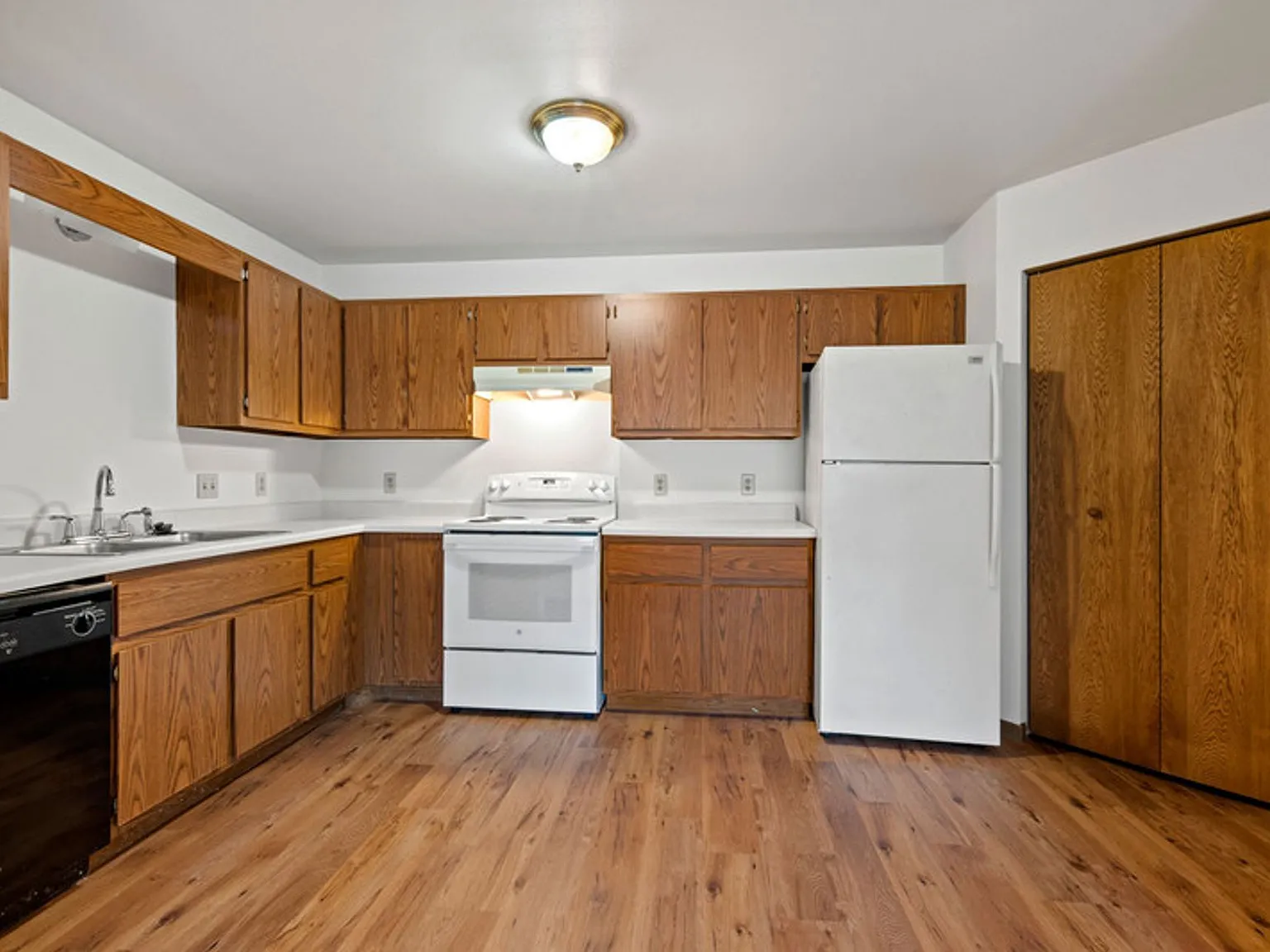 Weston Pines Apartments — Photo 2