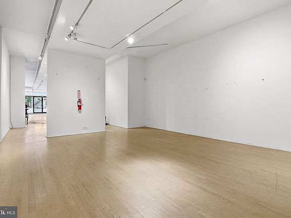 4th image of 523 N Charles St