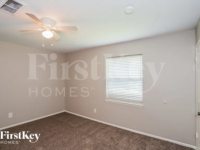 7902 Beaufort Dr — Photo 11