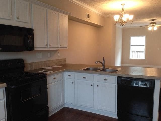 2nd image of 306 Peach St
