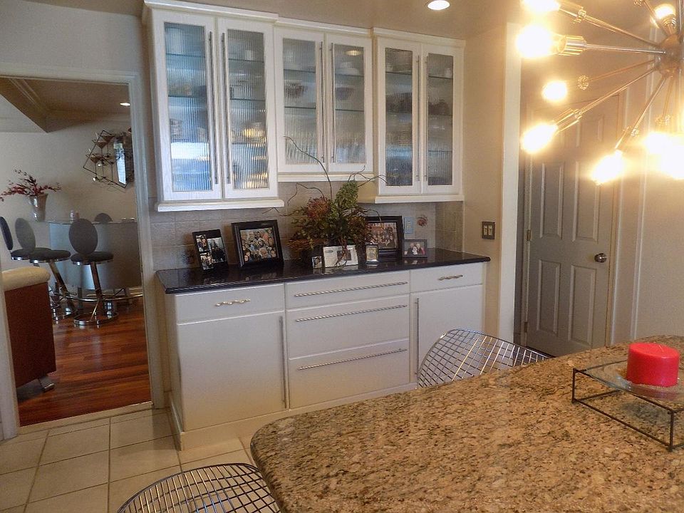 2nd image of 98 Woodbine Way