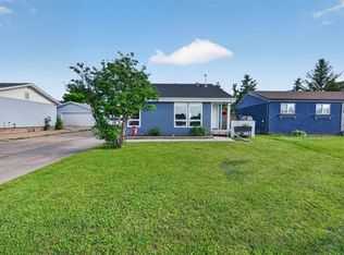 9417 98th Ave, Morinville, AB T8R1J5