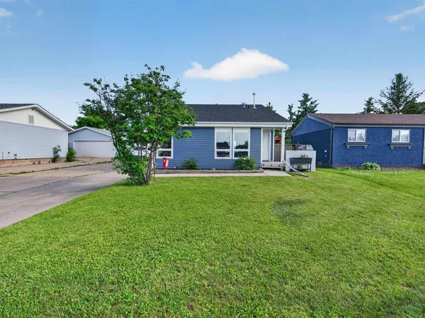 9417 98th Ave, Morinville, AB T8R 1J5