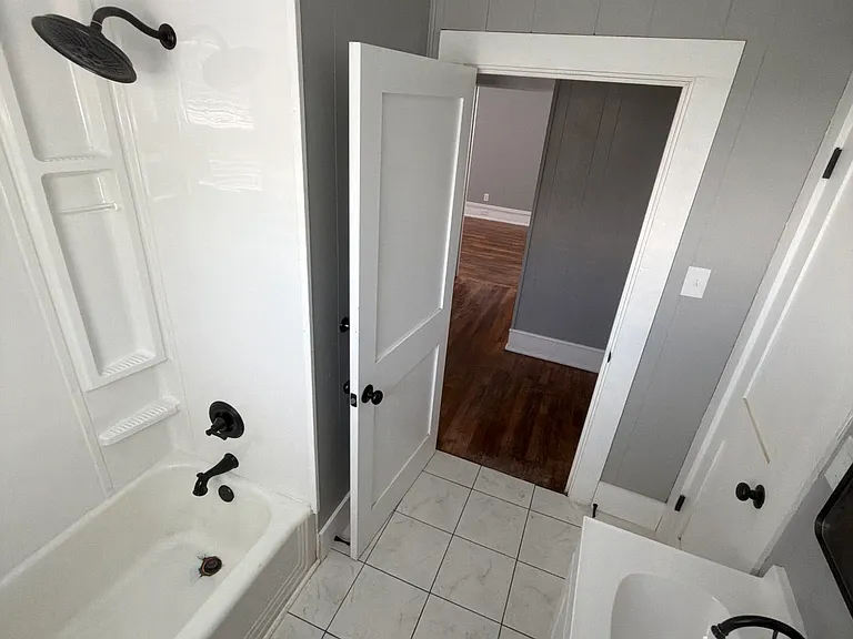 1010 Gault Ave N — Photo 6