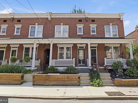 2nd image of 520 Lancaster Ave