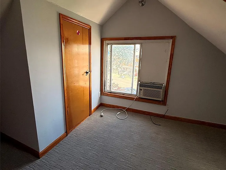21734 Hempstead Ave — Photo 6
