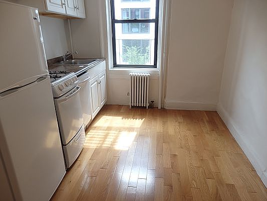 2nd image of 503 W 45th St APT 3E