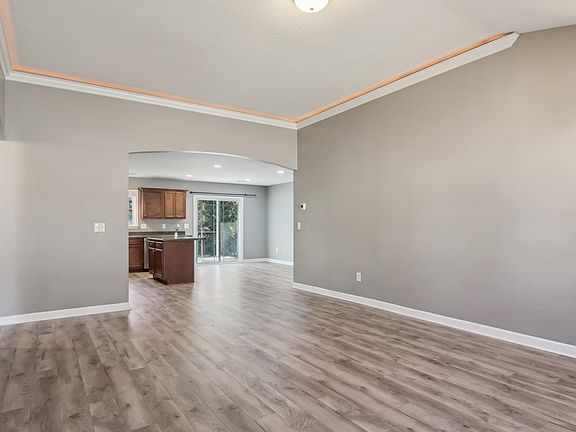 4th image of 496 Blairwood Ct