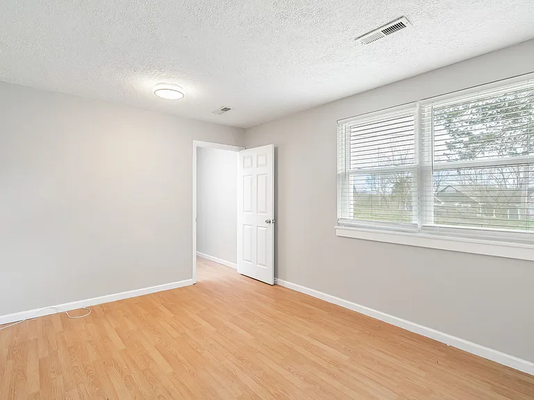 5712 Walden Woods Ct — Photo 2