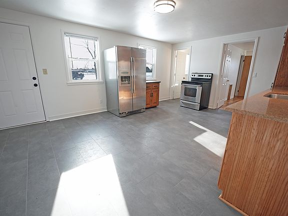 3rd image of 1141 Guns Rd