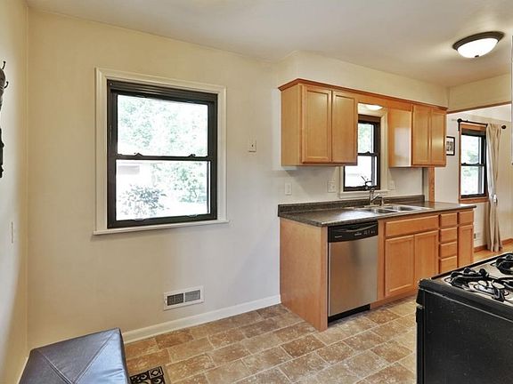 5th image of 6736 Chicago Ave