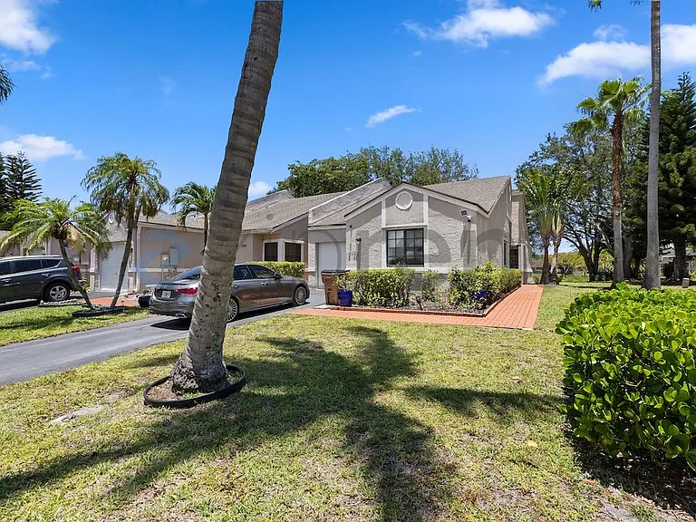 5140 NW 11th Dr — Photo 32