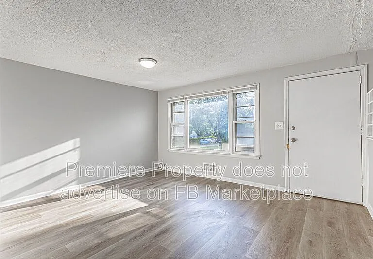 2503 S Vermont Ave — Photo 2