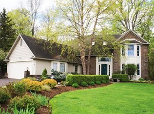 28 Le Pere Dr, Pittsford, NY 14534