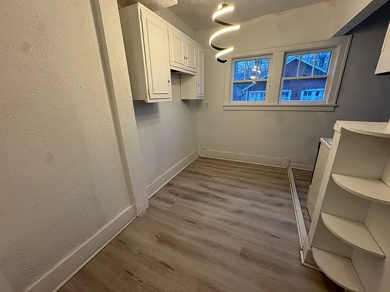701 E Walnut St #A — Photo 3