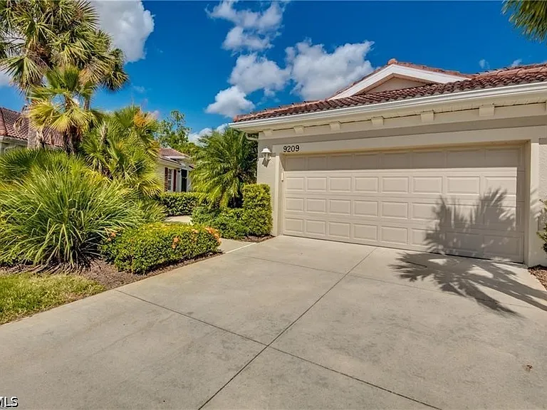 9209 Aviano Dr — Photo 25
