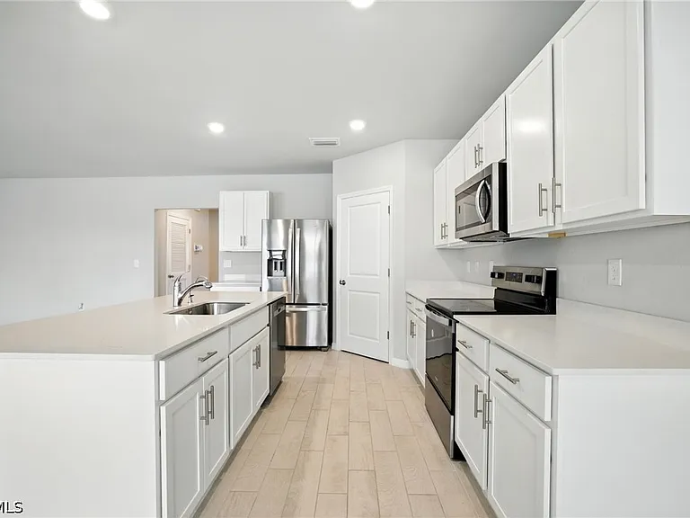 2465 NW 9th St — Photo 26