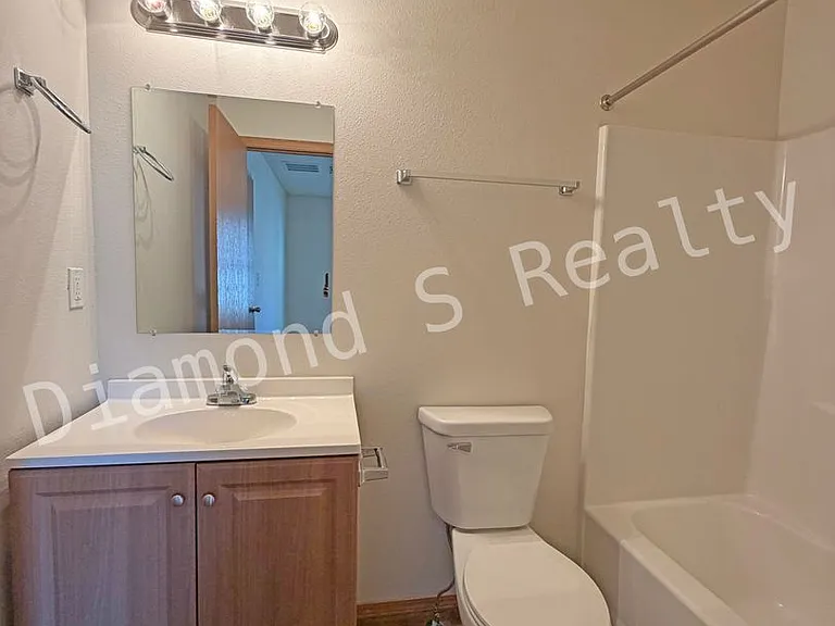 2214 N East Ave — Photo 19