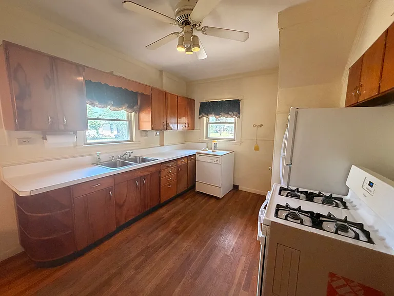 601 Nicholas St — Photo 4