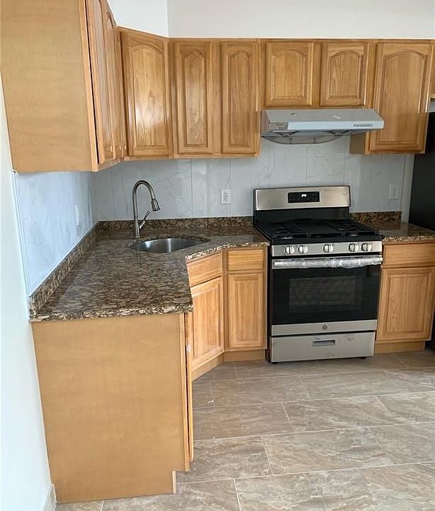 1st image of 62 Bay 38 St
