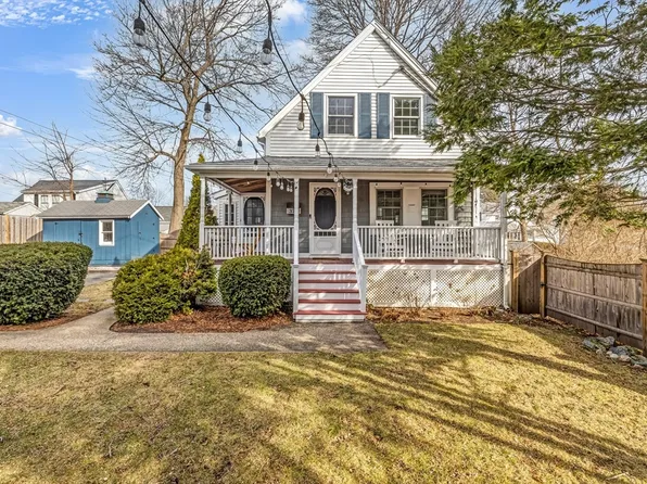 370 Grove St, Melrose, MA 02176