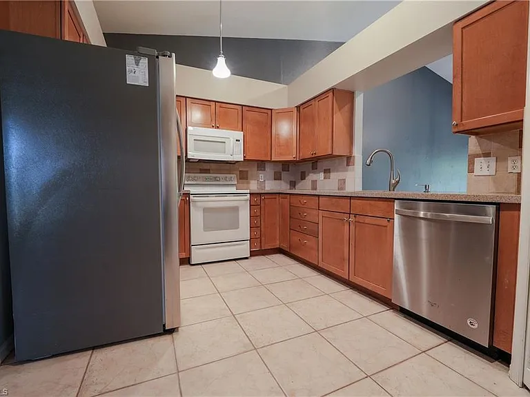 430 Saint Andrews Blvd #6 — Photo 20