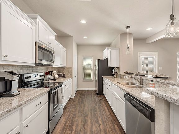 5th image of 555 Hayes Ln
