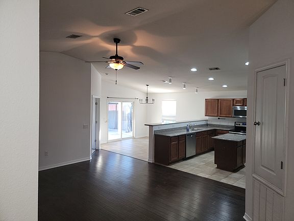 4th image of 8485 Island Dr