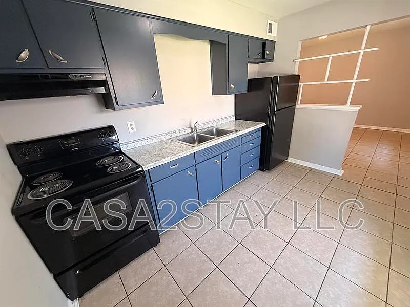 2 bed, 1.0 bath, $750 — Photo 1